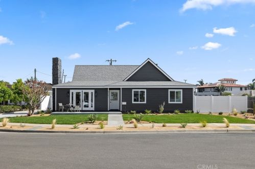 9261 Christine Dr, Huntington Beach CA  92646-8355 exterior