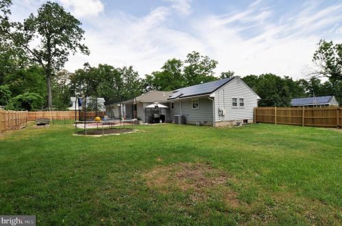 5 Oak Ave, Browns Mills NJ  08015-3215 exterior