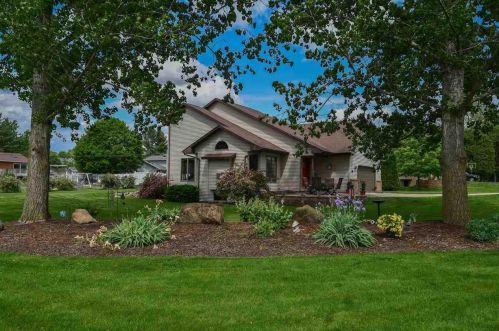 507 Skogen Rd, Cambridge, WI 53523-9548