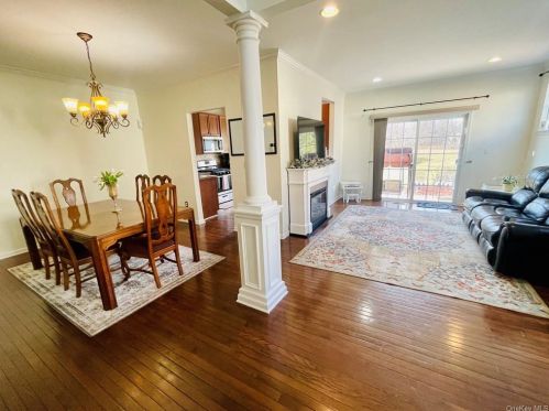 5 Cornwall Ln, Middletown NY  10940-5077 exterior