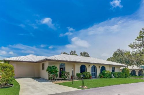 507 Villa Park Dr, Nokomis, FL 34275-4227