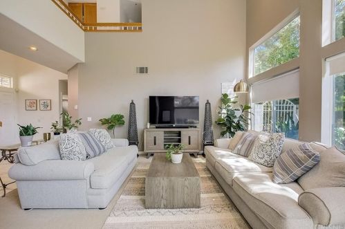 136 Valero Cir, Calabasas CA  91377-5551 exterior