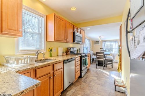 52 Riveredge Rd, Lincoln Park NJ  07035-2443 exterior