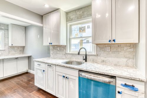 2381 Yorktown St, Rockville Centre NY  11572-1717 exterior