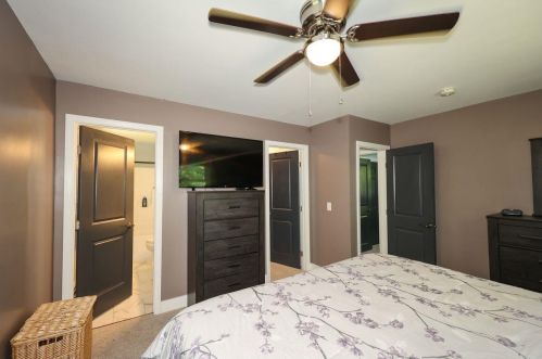 18 Hunter Ct, Goffstown NH  03045-1629 exterior