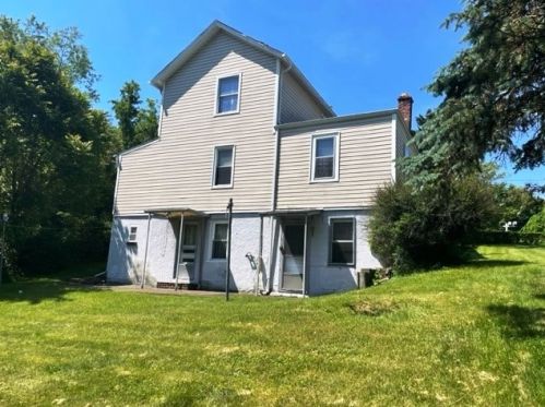 2819 Kathy St, Library, PA 15129-9550
