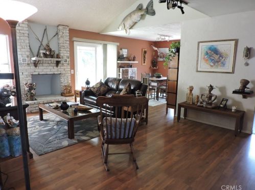1586 Fernbrook Way, Upland, CA 91786-2321
