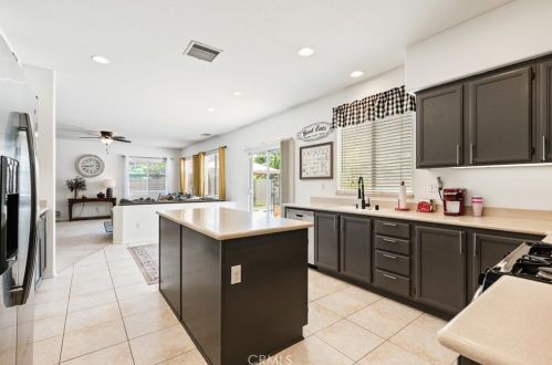 12607 Orangeblossom Ln, Riverside CA  92503-7059 exterior