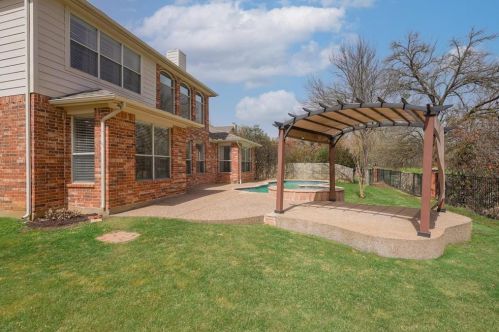 5216 Water Oak Dr, Lewisville TX  75028-1099 exterior