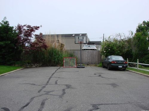 755 Hancock Pl, North Lindenhurst NY  11757-6904 exterior