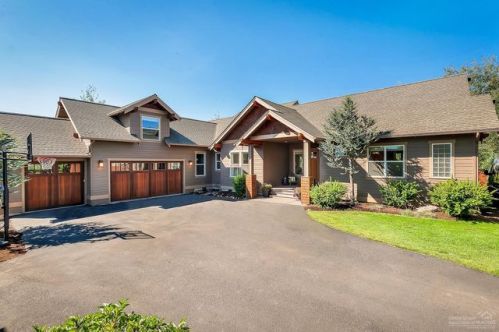 19411 Westcampbell Rd, Bend OR  97702-3133 exterior