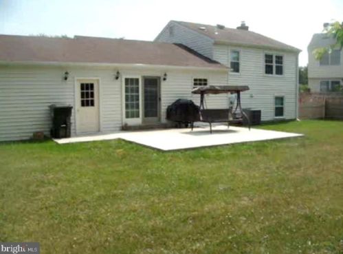 12718 Pinecrest Rd, Herndon VA  20171-2608 exterior