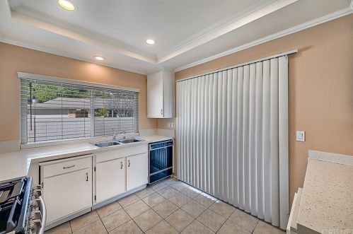 26318 Green Terrace Dr, Santa Clarita, CA 91321-1325