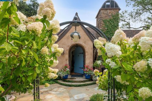 149 El Toyonal, Orinda, CA 94563-2152