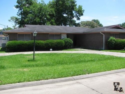 225 Saint Pius St, Houma, LA 70363-6753
