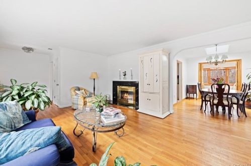 22 Dwight Ln, Bedford Hills, NY 10507-1011