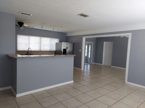 4888 Lake Charles Dr, Saint Petersburg, FL 33709-3643