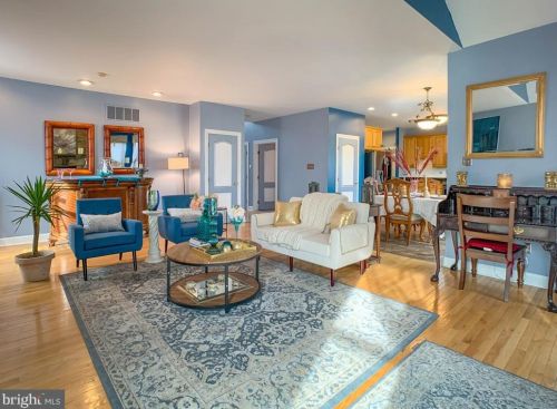 32 Sunrise Ct, Southampton PA 18966-1981 exterior