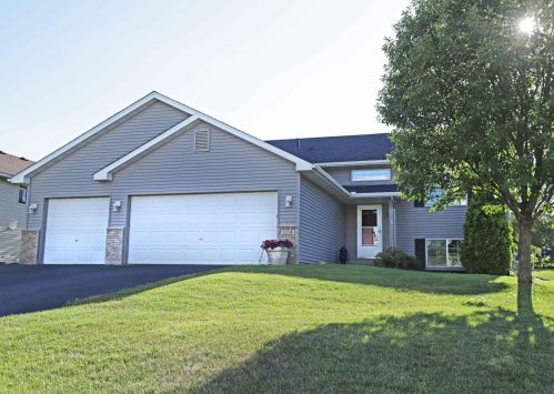 1214 Amber Ln, Faribault, MN 55021-5078