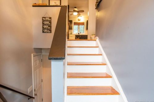 12 Samuel St, Waterbury, CT 06704-2763