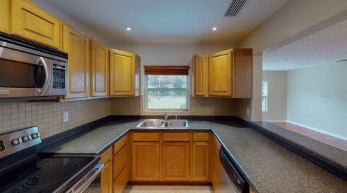 7116 Date Palm Ave, Saint Petersburg FL  33707-2013 exterior