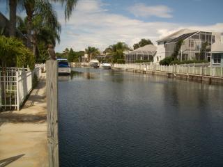 4712 Spinnaker Dr, Bradenton, FL 34208-8489