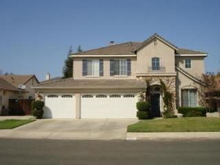 2674 Skyview Ave, Fresno, CA 93720-4470