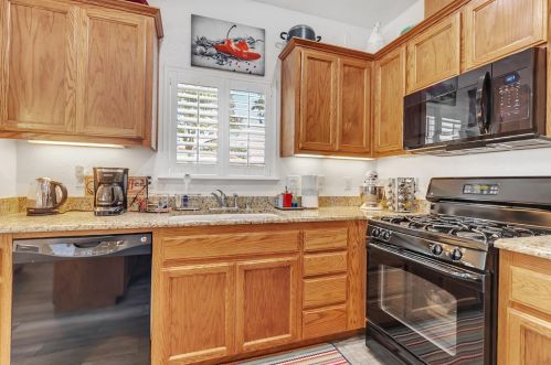 3010 La Vina Cir, Los Banos CA  93635-9497 exterior