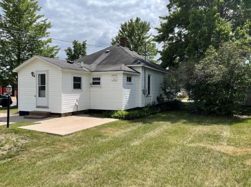 102 Spruce St, Spooner, WI 54801-1147