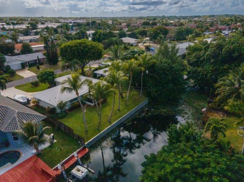1321 27th Ave, Boynton Beach, FL 33426-7827