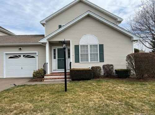 4 Cider Mill Ln, Bridgeport, CT 06611-2470