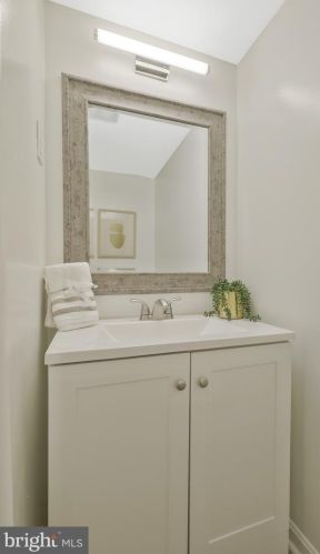 2361 Emerald Hts Ct, Herndon VA 20191-1752 exterior