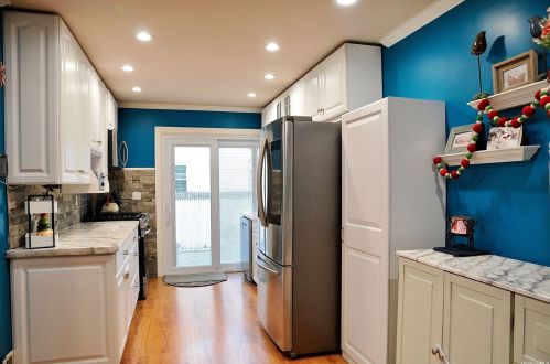 33 Herman Ave, Babylon, NY 11703-3405