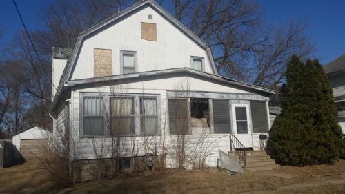 110 Chestnut St, Waterloo, IA 50703-3734