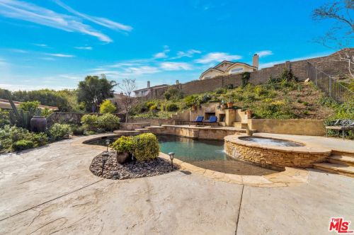 28349 Easton Ln, Santa Clarita, CA 91350-3968