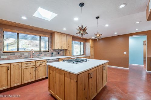 4305 Avenida Del Cazador, Tucson AZ  85718-7065 exterior