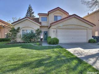 1800 Volendam Ave, Modesto CA  95356-0982 exterior