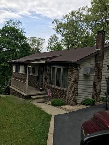 824 Nepolt St, Primrose, PA 17901-1212