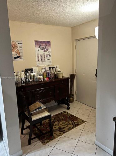 6995 186th St, Hialeah, FL 33015-3256