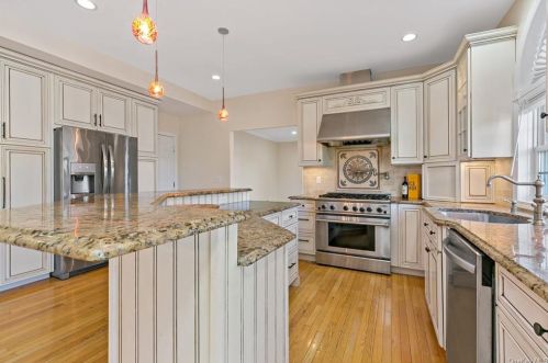 2301 Mohansic Ave, Yorktown Hgts NY  10598-3627 exterior