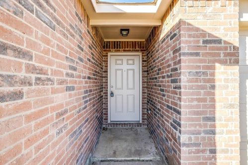 1261 Boxwood Ln, Burleson TX  76028-2731 exterior
