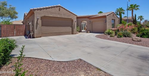 2624 Honeysuckle Pl, Chandler, AZ 85286-2449