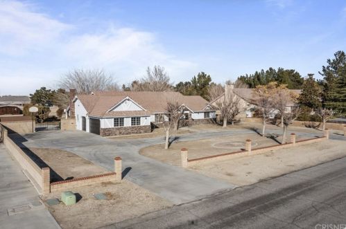 3807 Paula Ln, Lancaster, CA 93535-5800
