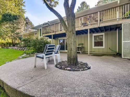 737 Amber Dr, Saint Paul MN 55122-2059 exterior