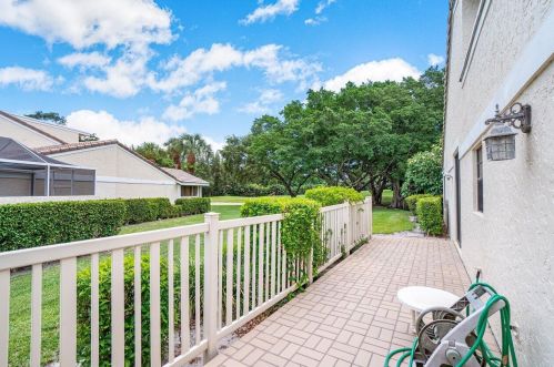 24 Hampshire Ln, Boynton Beach FL  33436-7414 exterior
