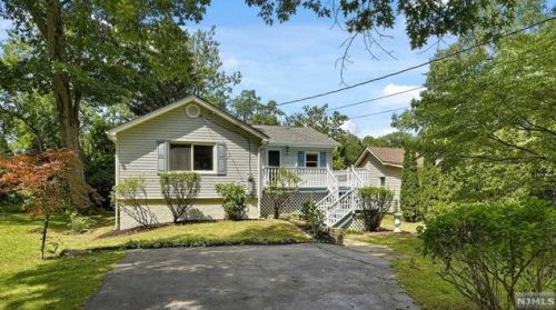 45 Island Ter, Oakland, NJ 07436-1705