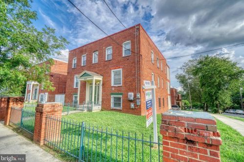 2801 Jasper St, Washington, DC 20020-1827