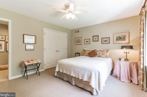 131 Knoxlyn Farm Dr, Kennett Sq PA  19348-2700 exterior