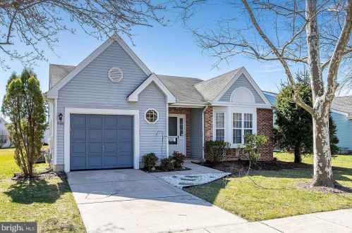716 Cascade Dr, Mount Laurel, NJ 08054-4956