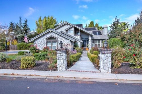 111 Calle Cuesta, Hollister, CA 95023-6901